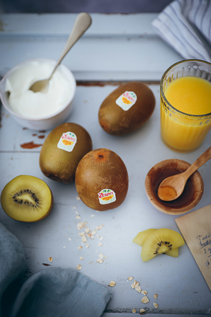 Kiwi Smoothie Rezept Recipe Zespri SunGold Kiwi foodstyling food stylist food photography zuckerzimtundliebe frühstücksrezept vitamin c rezept brunch ideen