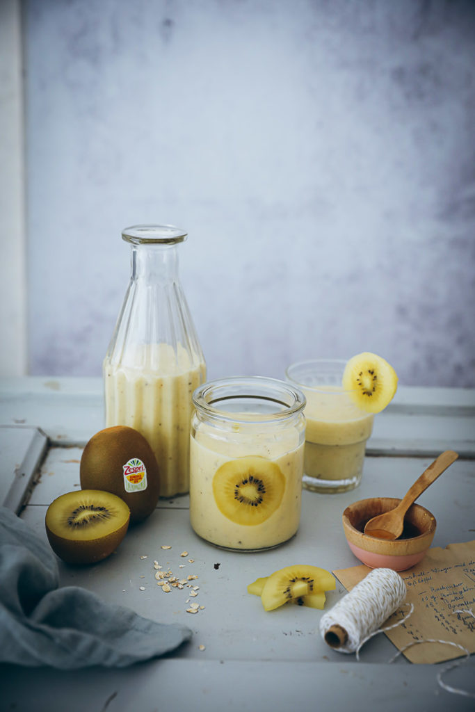 Kiwi Smoothie Rezept Recipe Zespri SunGold Kiwi foodstyling food stylist food photography zuckerzimtundliebe frühstücksrezept vitamin c rezept brunch ideen