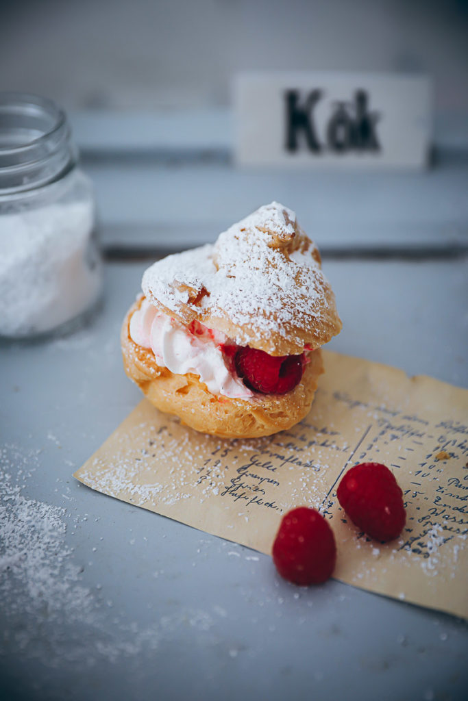 Windbeutel Rezept himbeersahne choux pastry brandteig grundrezept brandmasse himbeer gebäck teilchen foodstyling food photography zuckerzimtundliebe bakefeed cream puffs