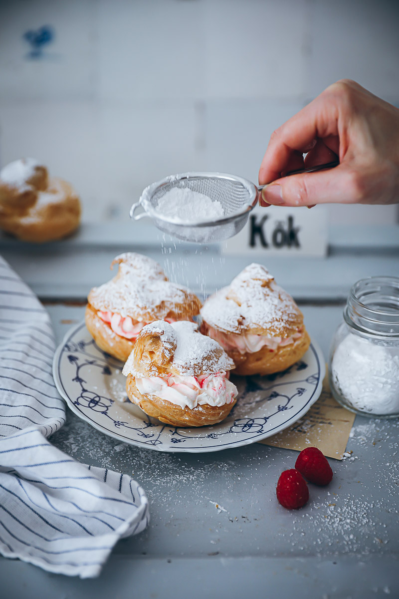 Rezept für Himbeersahne-Windbeutel – raspberry cream puffs