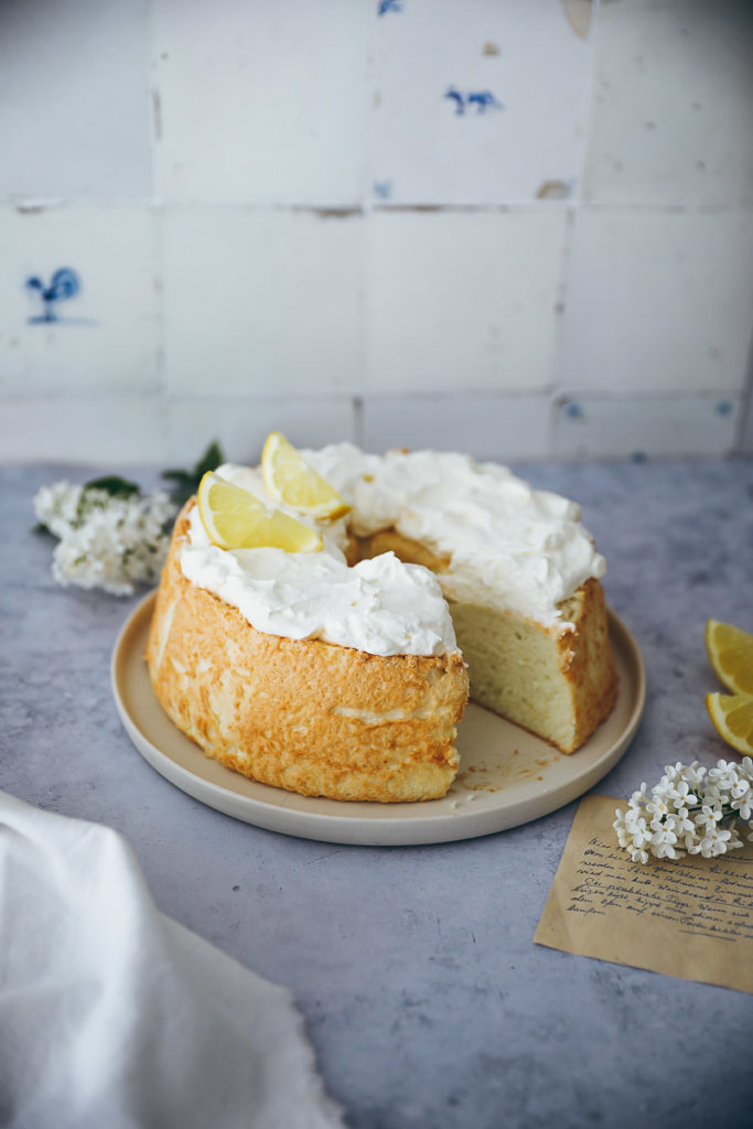 Angel Food Cake Rezept Zitronen angel food cake recipe lemon cake zitronenkuchen zitronentorte engelskuchen eiweiß kuchen foodstyling food photography bakefeed food 52 foodstylist zuckerzimtundliebe backblog