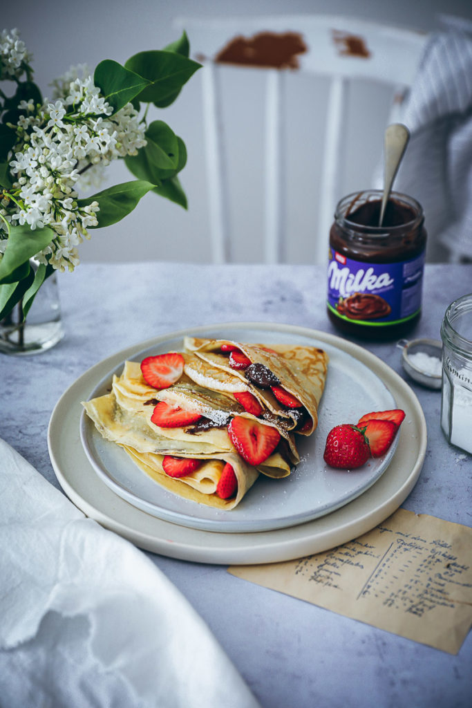 Crepes rezept milka haselnusscreme erdbeeren chocolate strawberry banana crepes pancakes recipe zuckerzimtundliebe foodblog backblog foodstyling food photography bakefeed food 52