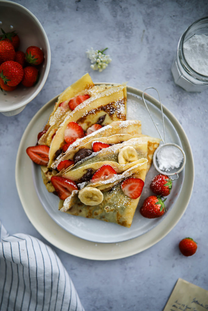 Crepes rezept milka haselnusscreme erdbeeren chocolate strawberry banana crepes pancakes recipe zuckerzimtundliebe foodblog backblog foodstyling food photography bakefeed food 52