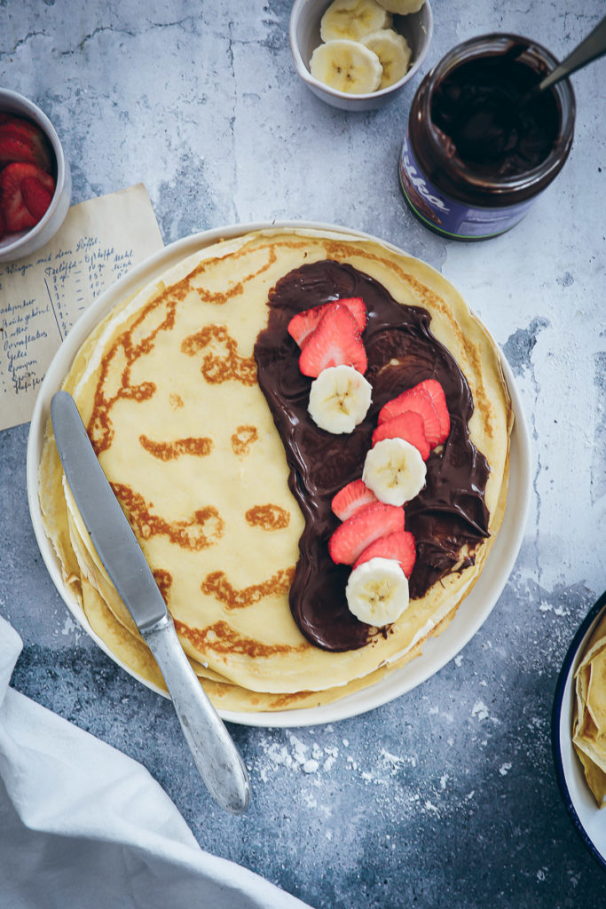 Crepes rezept milka haselnusscreme erdbeeren chocolate strawberry banana crepes pancakes recipe zuckerzimtundliebe foodblog backblog foodstyling food photography bakefeed food 52