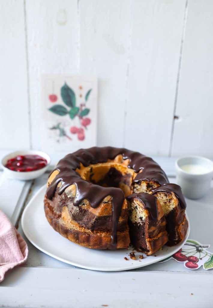 Kirsch Marmorkuchen Gugelhupf Rezept Napfkuchen Rührteig Kuchenbuffet einfacher Marmorkuchen Rezept backrezept foodstyling cherry marble bundt cake kirschgrütze zuckerzimtundliebe backblog bakefeed deutscher foodblog