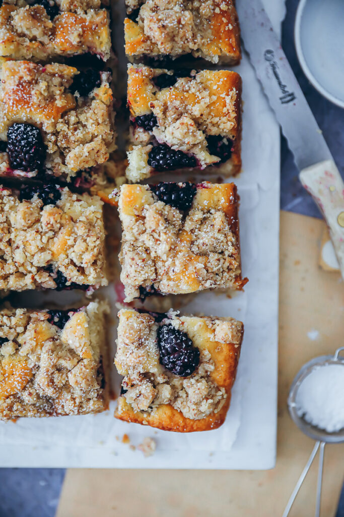 Einfacher saftiger Brombeerkuchen Streuselkuchen simple small batch blackberry streusel coffee cake recipe foodstyling food photography zuckerzimtundliebe beerenkuchen backen mit beeren bakefeed bakingfromscratch foodstylist food photography