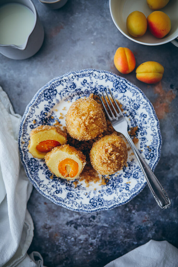 rezept für Marillenknödel Marzipan apricot dumplings rezepte aus südtirol meetmerano alpen rezepte foodstyling food photo zuckerzimtundliebe food 52 bakefeed feedfeed Meraner Land