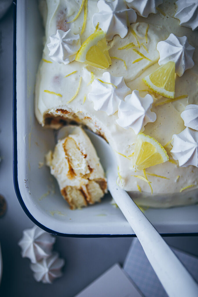 Zitronen Tiramisu rezept Limoncello Tiramisu al Limoncino Zuckerzimtundliebe Foodblog foodstyling tiramisu ohne ei food photography food stylist foodblog backblog zitronenrezept dessert nachtisch tiramisu selber machen