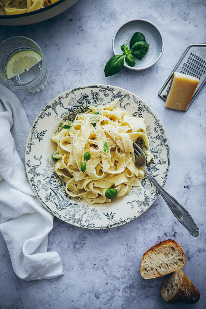 Rezept Pasta Fettuccine Alfredo Cacio e Pepe einfaches Pastarezept Nudelrezept foodstyling bräter kaufen tchibo bräter landlust food photography zuckerzimtundliebe feedfeed foodstylist