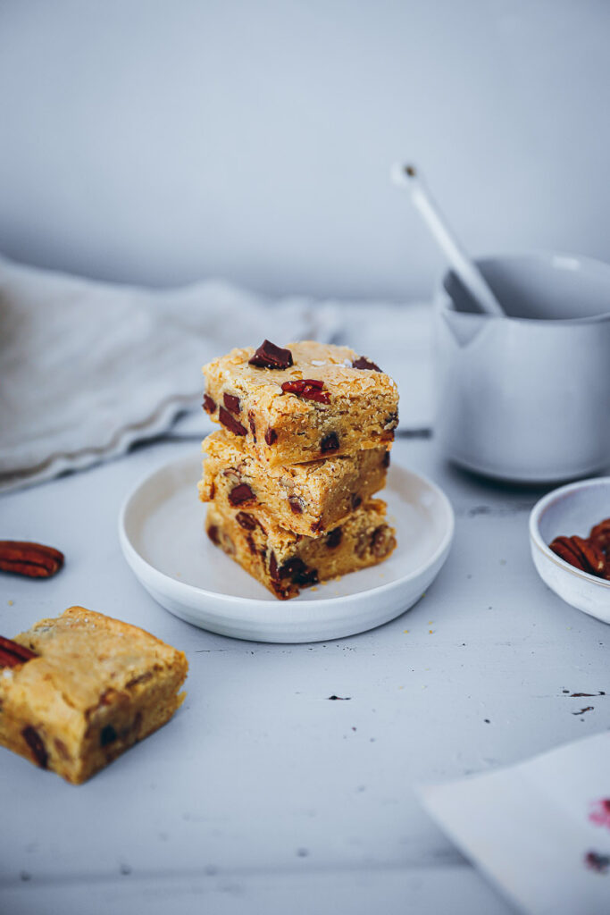 Pekannuss pecan Chocolate Blondies Rezept recipe einfaches Nusskuchenrezept Blondies selber backen foodstyling food photo zuckerzimtundliebe bakefeed food52 fall baking backen im herbst saftiger kuchen ohne backpulver