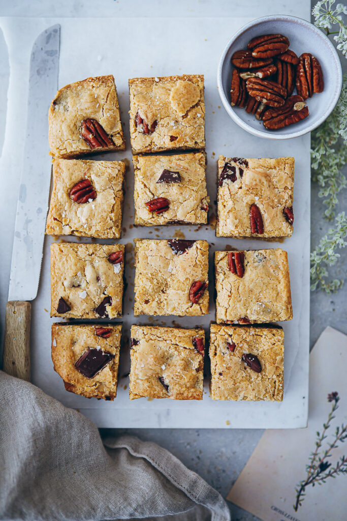 Pekannuss pecan Chocolate Blondies Rezept recipe einfaches Nusskuchenrezept Blondies selber backen foodstyling food photo zuckerzimtundliebe bakefeed food52 fall baking backen im herbst saftiger kuchen ohne backpulver