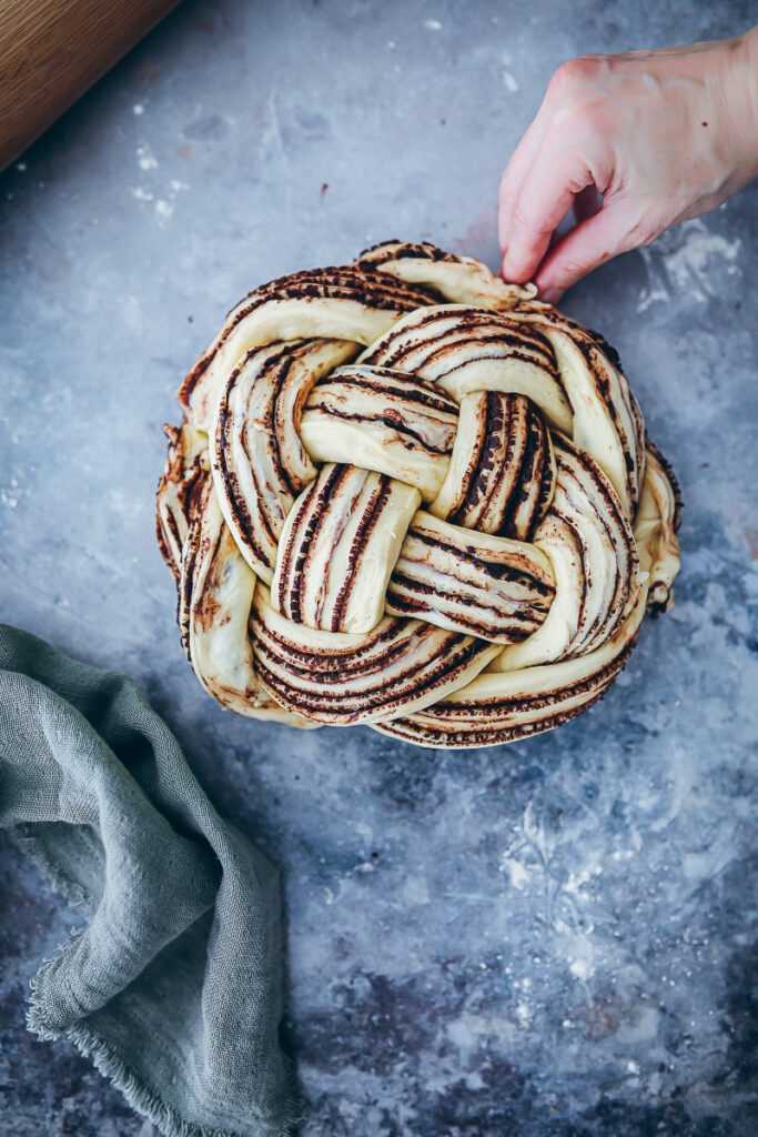 Schokoladen Chocolate Babka Challah Hefeteig Rezept Schokoladenfüllung backrezept foodstyling food photo zuckerzimtundliebe hefegebäck