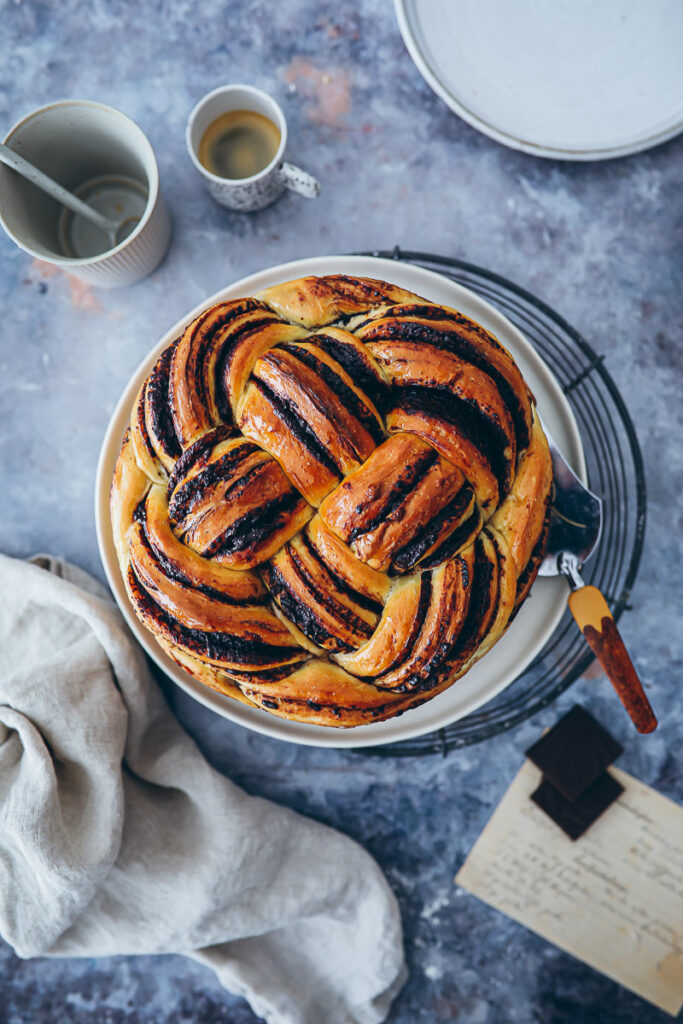 Schokoladen Chocolate Babka Challah Hefeteig Rezept Schokoladenfüllung backrezept foodstyling food photo zuckerzimtundliebe hefegebäck