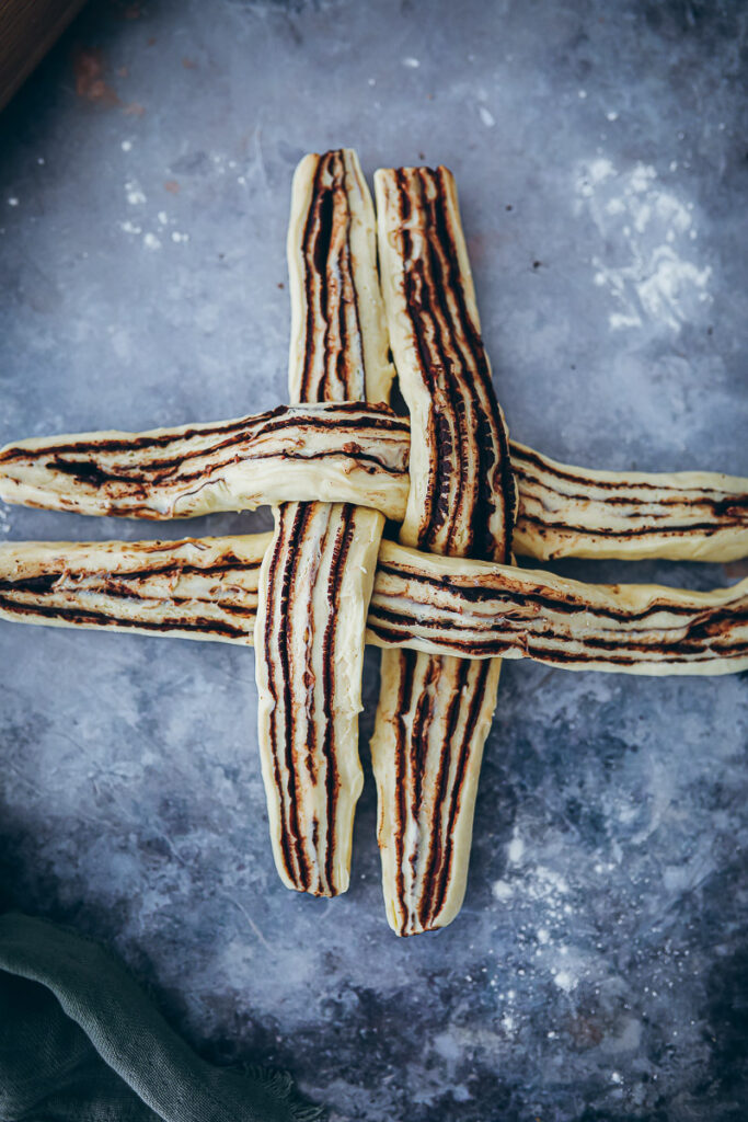 Schokoladen Chocolate Babka Challah Hefeteig Rezept Schokoladenfüllung backrezept foodstyling food photo zuckerzimtundliebe hefegebäck