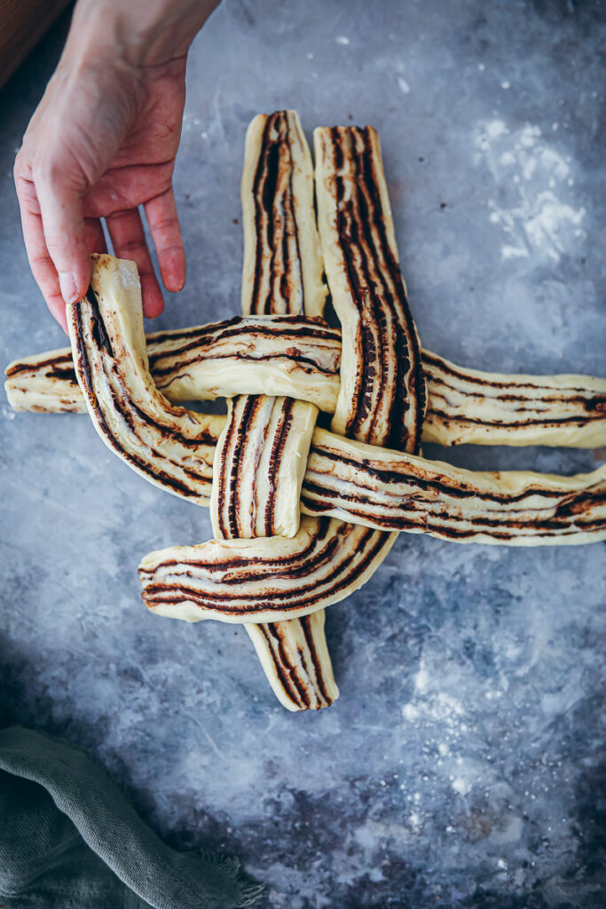 Schokoladen Chocolate Babka Challah Hefeteig Rezept Schokoladenfüllung backrezept foodstyling food photo zuckerzimtundliebe hefegebäck 