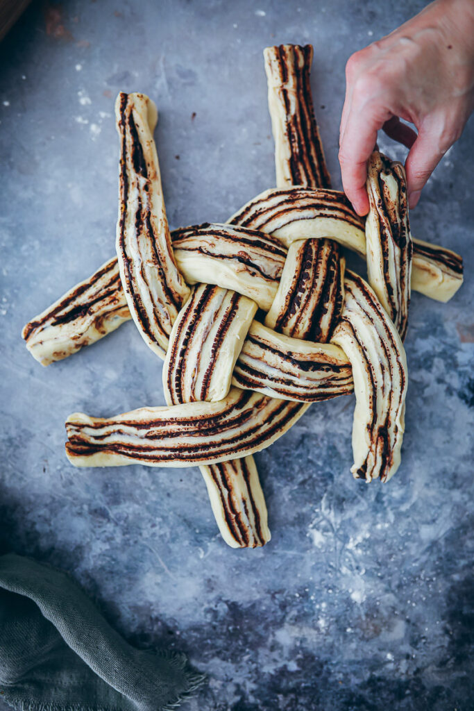 Schokoladen Chocolate Babka Challah Hefeteig Rezept Schokoladenfüllung backrezept foodstyling food photo zuckerzimtundliebe hefegebäck 
