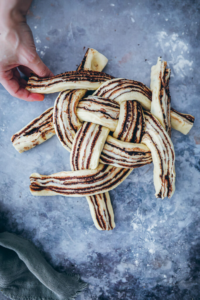 Schokoladen Chocolate Babka Challah Hefeteig Rezept Schokoladenfüllung backrezept foodstyling food photo zuckerzimtundliebe hefegebäck 