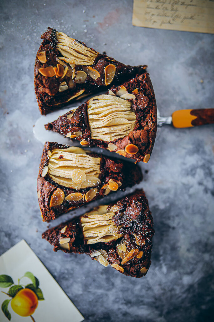 Apfel Brownie versunkener Apfelkuchen EDEKA regional Kuchenrezept apfelkuchen schokokuchen mit äpfeln apple brrownie cake german chocolate cake foodstyling food52 bakefeed feedfeed zuckerzimtundliebe backblog deutscher foodblog foodstylist