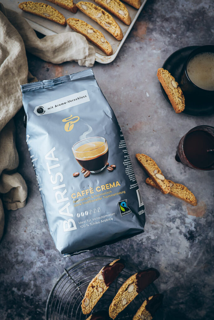Cantuccini Rezept biscotti recipe Tchibo Kaffee Barista Caffe Crema Crema Blonde foodstyling cookies italienische kekse mandelplätzchen selber backen coffeeshop cookies kaffeegebäck