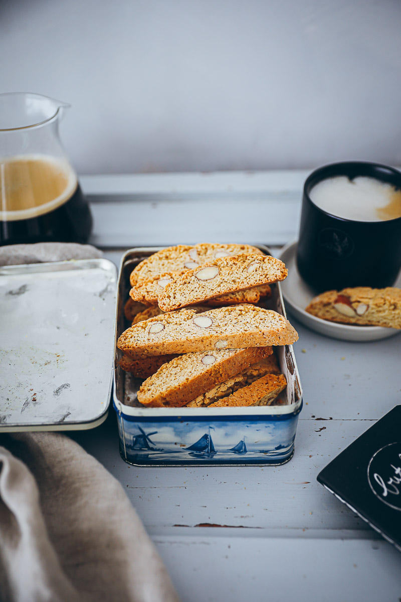 Rezept für Espresso-Biscotti oder Cantuccini mit Mandeln und Tchibo Barista Caffè Crema (enthält Werbung)