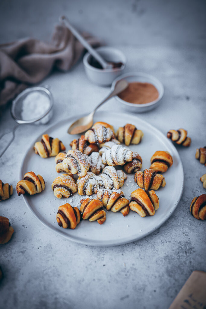 Schokoladen Rugelach Rezept deutsch chocolate nutella rugelach recipe keksrezept schokokekse kekse schokofüllung nutella kekse foodstyling food photography zuckerzimtundliebe mürbeteig frischkäse bakefeed