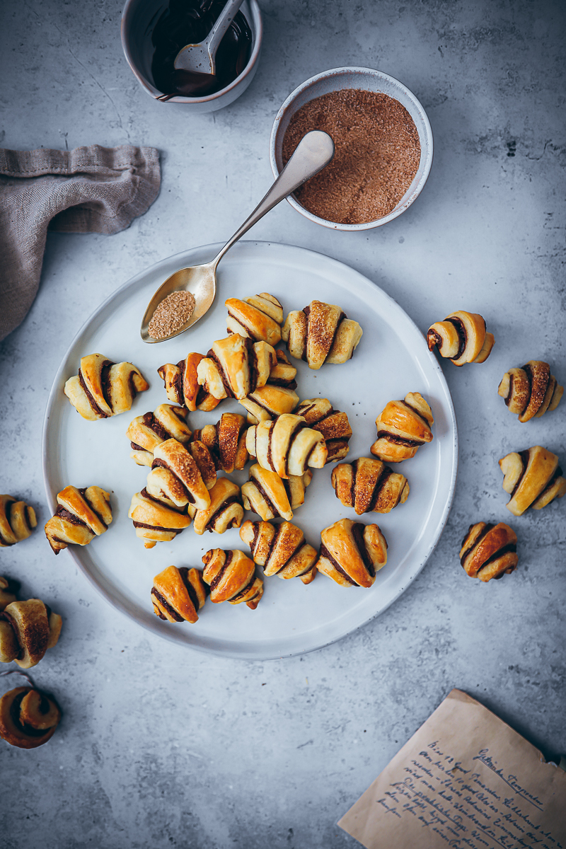 Rezept für Schoko-Rugelach Cookies mit Nuss-Nougat-Creme-Füllung