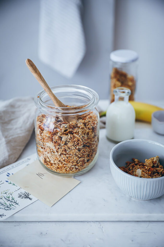 Bananen Müsli Granola Rezept Granola selber machen banana bread granola frühstücksrezept foodstyling food photo zuckerzimtundliebe geschenke aus der küche ideen brunch ideen feedfeed 