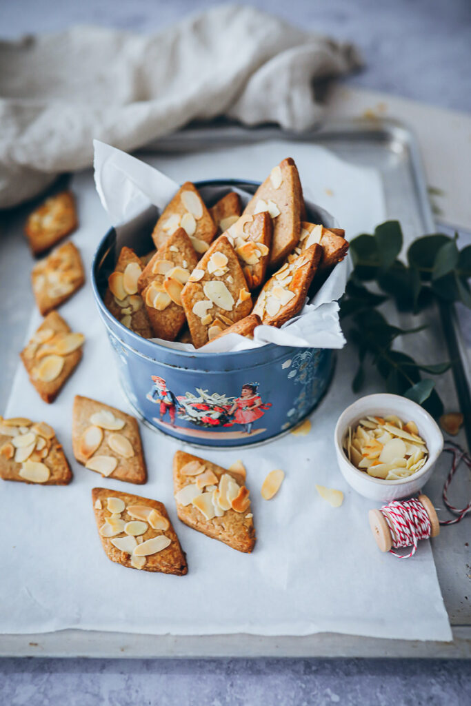 Spekulatius Plätzchen rezept selber machen Mandel spekulatius speculaas recipe speculoos almond cookies weihnachtsplätzchen rauten plätzchen zuckerzimtundliebe bakefeed feedfeed foodstyling weihnachtsbäckerei adventsgebäck spekulatiusgewürz