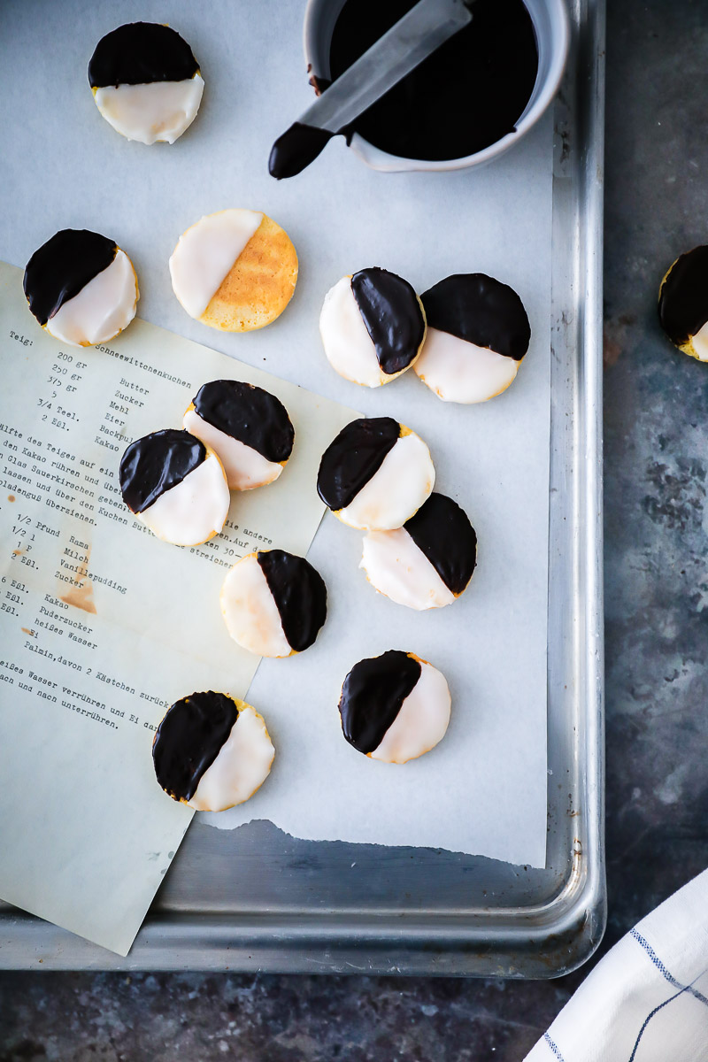 Rezept für Mini Amerikaner als Cookies wie vom Bäcker – mini Black-and-White cookies