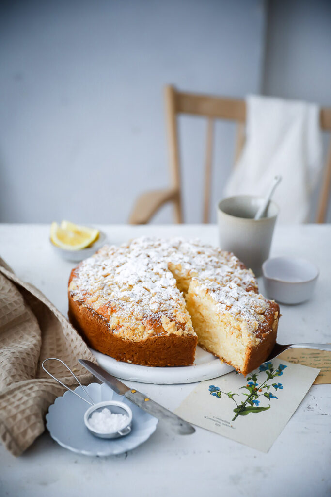 Zitronenkuchen Streuselkuchen Rezept lemon crumb cake einfache streusel foodstyling food photography zuckerzimtundliebe backblog bakefeed feedfeed einfache kuchenrezepte saftiger zitronenkuchen