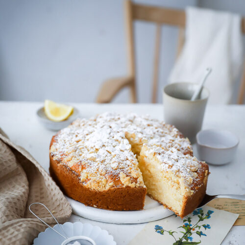 Zitronenkuchen Streuselkuchen Rezept lemon crumb cake einfache streusel foodstyling food photography zuckerzimtundliebe backblog bakefeed feedfeed einfache kuchenrezepte saftiger zitronenkuchen