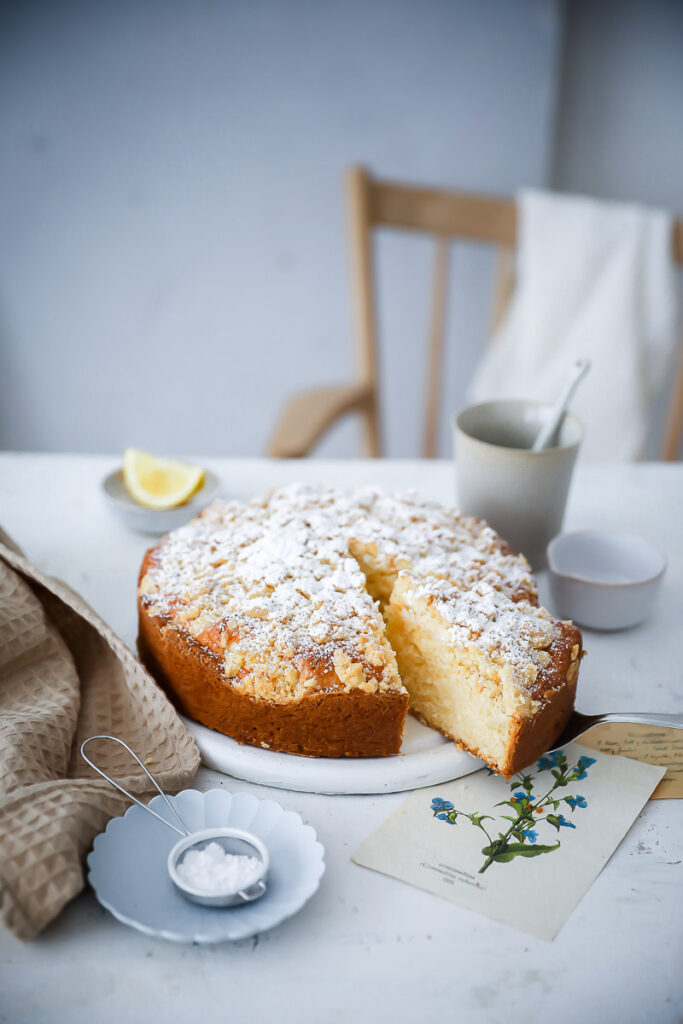 Zitronenkuchen Streuselkuchen Rezept lemon crumb cake einfache streusel foodstyling food photography zuckerzimtundliebe backblog bakefeed feedfeed einfache kuchenrezepte saftiger zitronenkuchen