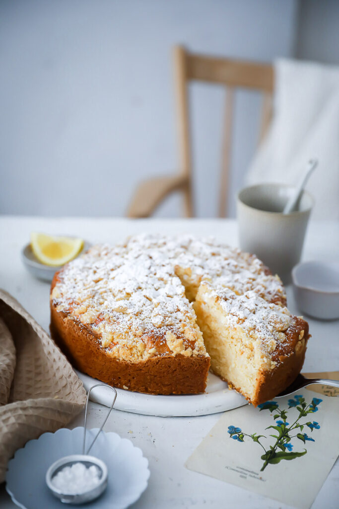 Zitronenkuchen Streuselkuchen Rezept lemon crumb cake einfache streusel foodstyling food photography zuckerzimtundliebe backblog bakefeed feedfeed einfache kuchenrezepte saftiger zitronenkuchen