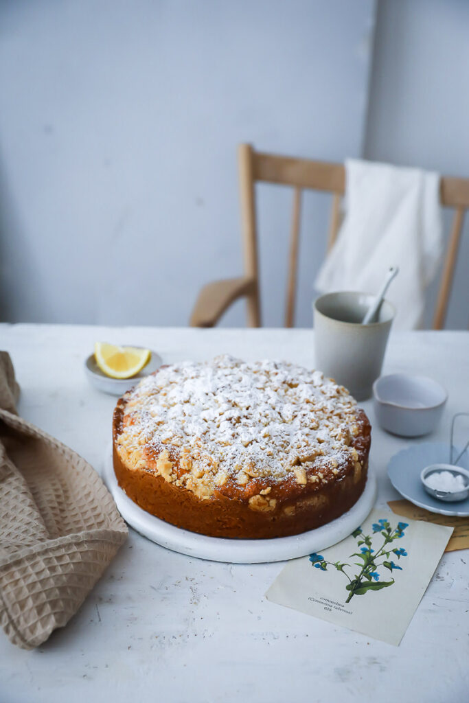 Zitronenkuchen Streuselkuchen Rezept lemon crumb cake einfache streusel foodstyling food photography zuckerzimtundliebe backblog bakefeed feedfeed einfache kuchenrezepte saftiger zitronenkuchen