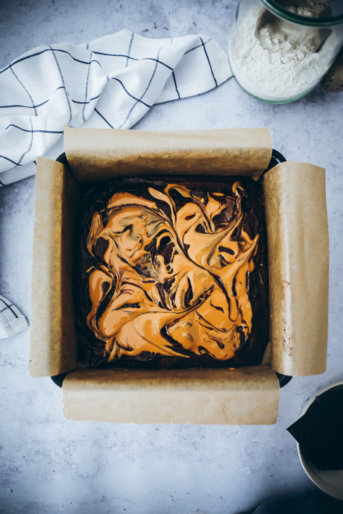 Erdnussbutter Peanutbutter Brownies rezept Brownies Grundrezept saftiger Schokokuchen Erdnussbutter rezepte foodstyling food photography food 52 bakefeed feedfeedd backblog foodblog zuckerzimundliebe einfaches Brownierezept