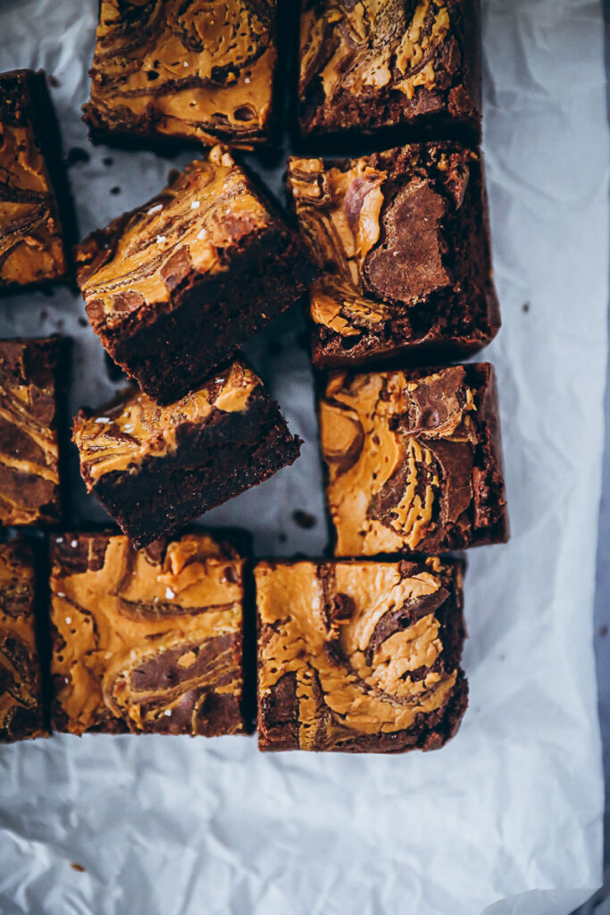 Erdnussbutter Peanutbutter Brownies rezept Brownies Grundrezept saftiger Schokokuchen Erdnussbutter rezepte foodstyling food photography food 52 bakefeed feedfeedd backblog foodblog zuckerzimundliebe einfaches Brownierezept