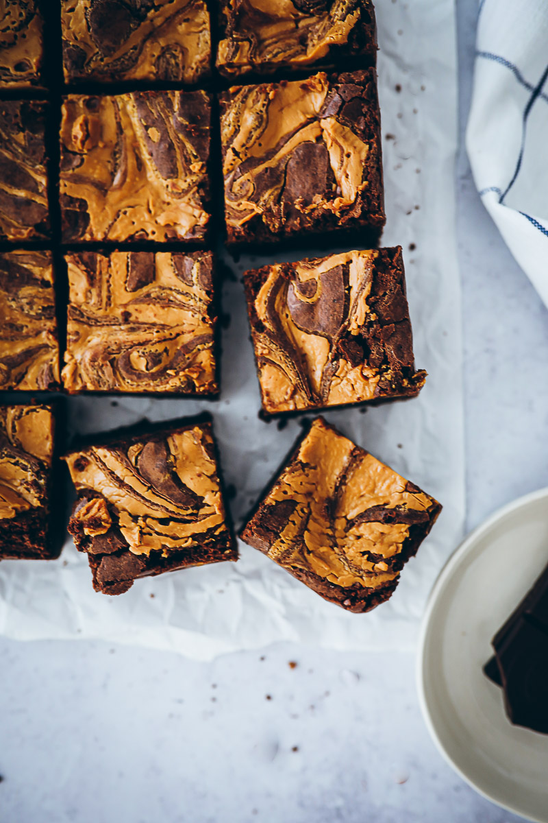 Rezept für einfache saftige Peanutbutter Swirl Brownies