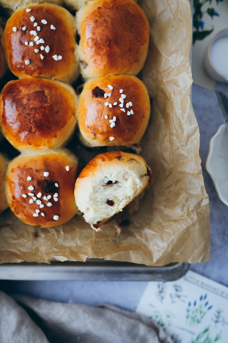 Rezept für Zimt-Fluffies: fluffige Zimt-Milchbrötchen mit selbstgemachten Zimt-Backchips