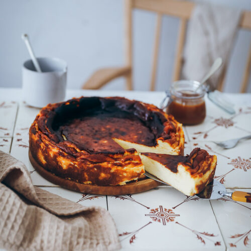 Basque Burnt Cheesecake Rezept Baskischer Käsekuchen ohne Boden feedfeed food52 bakefeed foodstyling zuckerzimtundliebe backblog