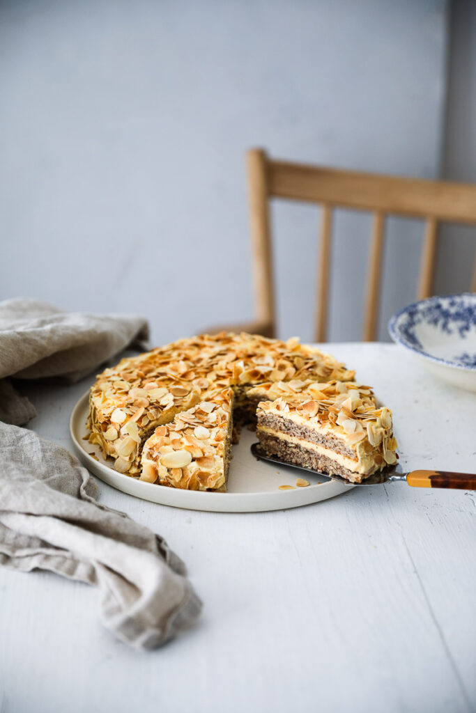 Rezept für schwedische Mandeltorte Ikea Kuchen Swedish almond cake mandeltarta recipe Zuckerzimtundliebe foodstyling einfacher kuchen pudding füllung backblog deutscher foodblog springform