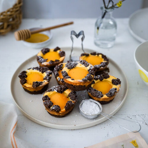 Russischer Zupfkuchen mit Aprikosenn, Oster Spiegeleier Kuchen Muffins Honig Muffins Backrezept mit Honig Osterkuchen Ostergebäck Osterideen zuckerzimtundliebe easter cheesecake muffins zuckerzimtundliebe bakefeed APRIKOSEN-ZUPFKUCHEN-MUFFINS backblog