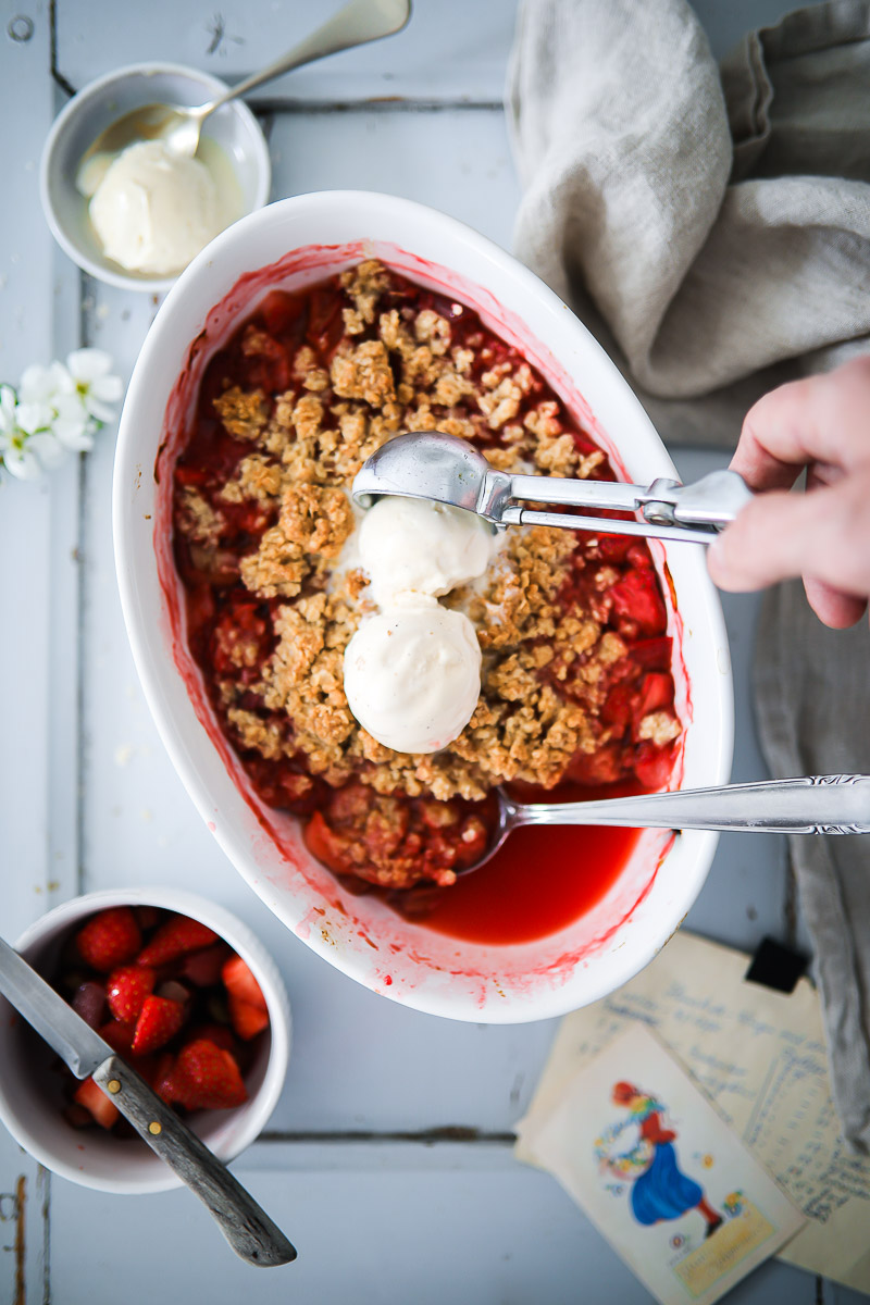 Rezept für Erdbeer-Rhabarber Crumble