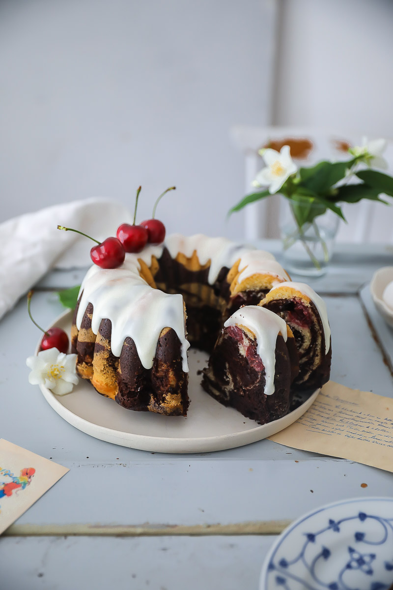 Saftiges Kirsch Marmorkuchen Gugelhupf Rezept- cherry marble bundt cake