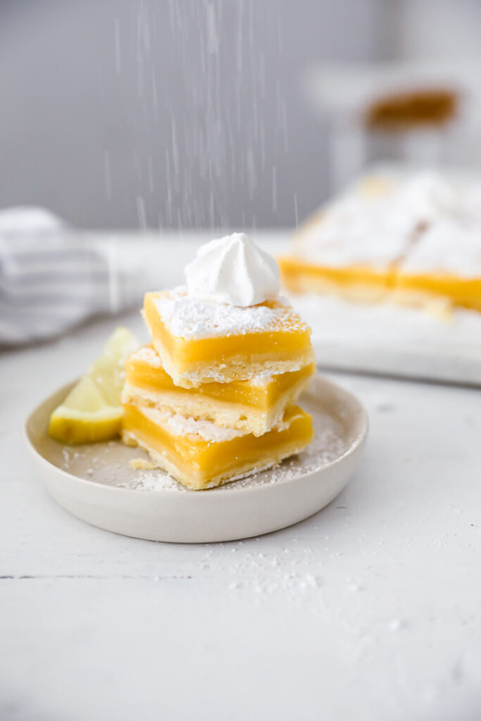Rezept für Lemon Bars - Zitronenschnitten Zuckerzimtundliebe the bakefeed the feedfeed foodstyling food photography Lemon Squares Zitronenkuchen Zuckerzimtundliebe the bakefeed the feedfeed foodstyling food photography Lemon Squares Zitronenkuchen