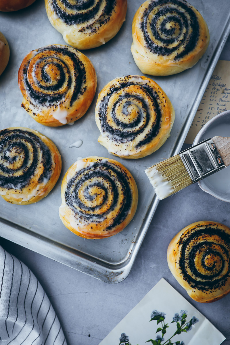 Mein liebstes Mohnschnecken Rezept – einfacher Hefeteig, leckere selbstgemachte Mohnfüllung