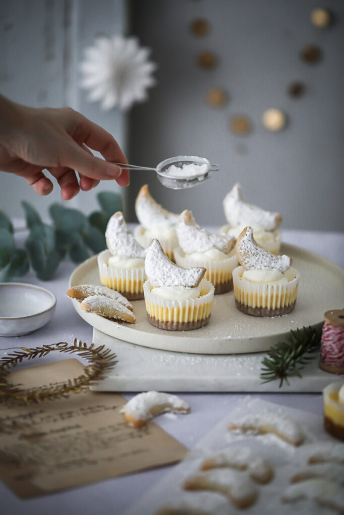 Vanillekipferl Cheesecake Muffins Rezept Weihnachts Käsekuchen Weihnachtsdessert Weihnachtsbäckerei zuckerzimtundliebe crescent cookies german christmas baking bakefeed bake from scratch feedfeed