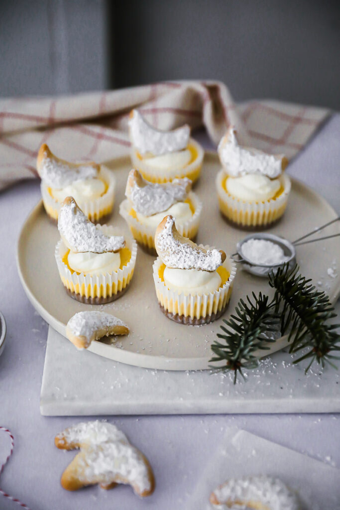 Vanillekipferl Cheesecake Muffins Rezept Weihnachts Käsekuchen Weihnachtsdessert Weihnachtsbäckerei zuckerzimtundliebe crescent cookies german christmas baking bakefeed bake from scratch feedfeed