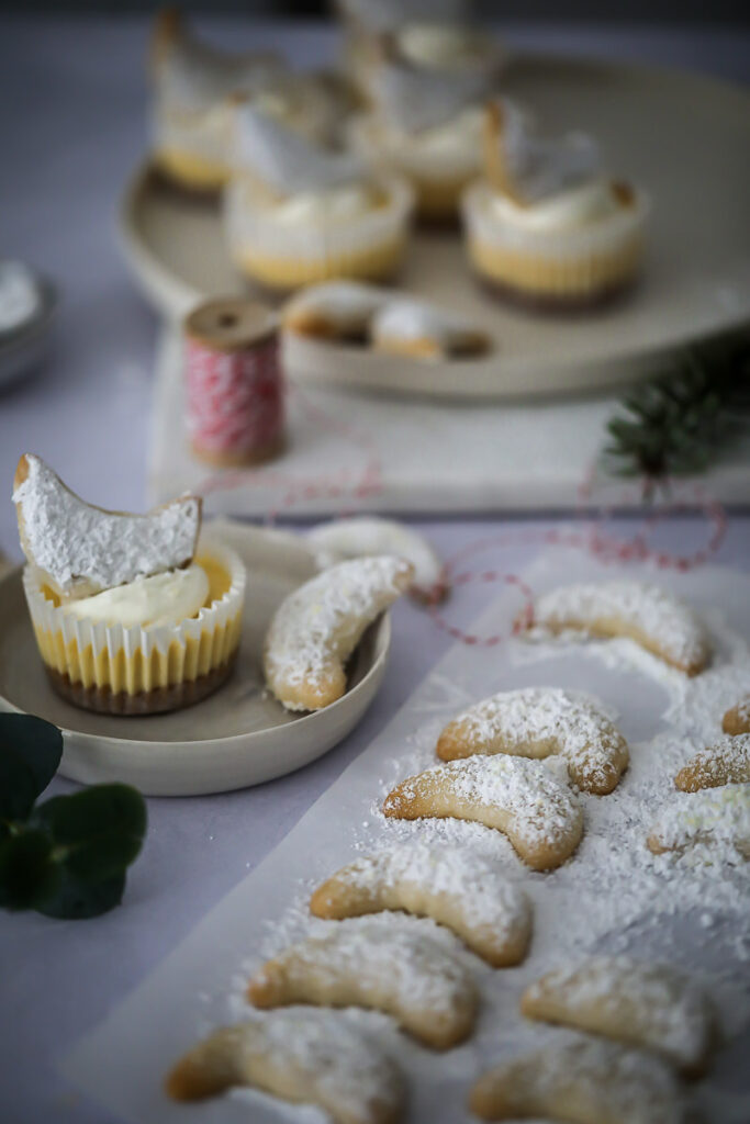 Vanillekipferl Cheesecake Muffins Rezept Weihnachts Käsekuchen Weihnachtsdessert Weihnachtsbäckerei zuckerzimtundliebe crescent cookies german christmas baking bakefeed bake from scratch feedfeed