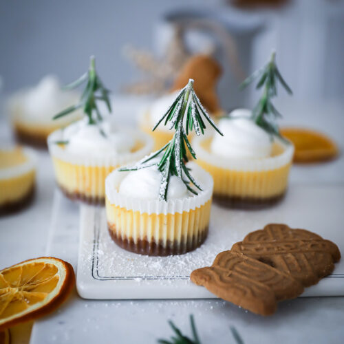 Rezept für Spekulatius Cheesecake Muffins christmas cheesecake käsekuchen mit spekulatiusboden speculoos biscoff cookies cake weihnachtskuchen weihnachtsmuffins foodstyling zuckerzimtundliebe food photography canon sigma art feedfeed bakefeed food52