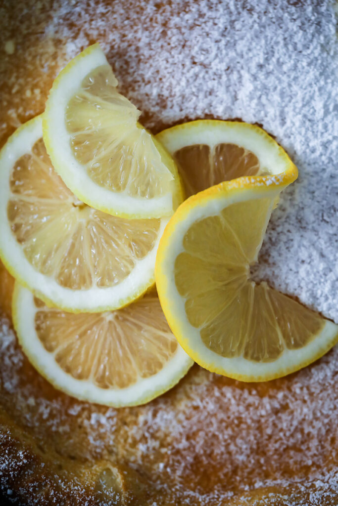 Lemon Dutch Baby Rezept - ein Zitronen Ofenpfannkuchen puffed pancake german pancake frühstück zuckerzimtundliebe foodstyling feedfeed bakefeed foodtographyschool brunch ideen backblog foodblog food stylist